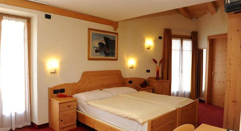 Hotel Helvetia Ливиньо Экстерьер фото