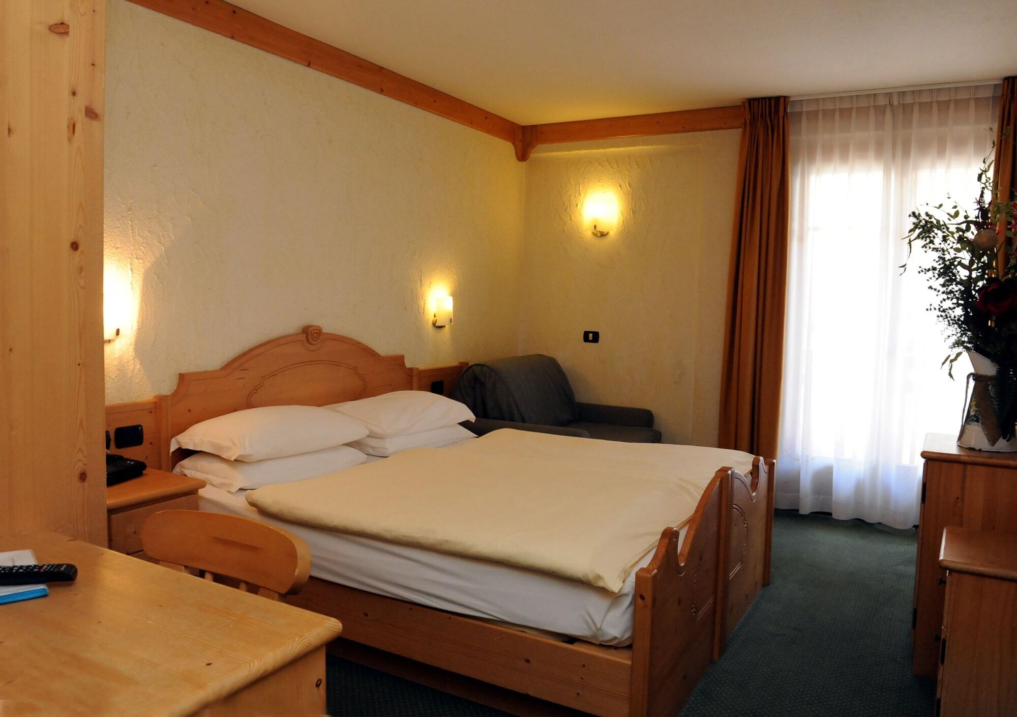Hotel Helvetia Ливиньо Экстерьер фото