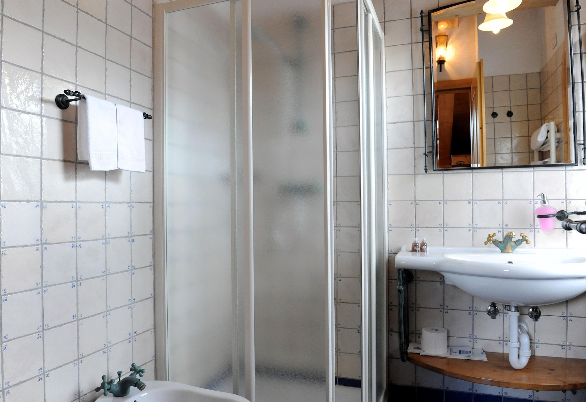 Hotel Helvetia Ливиньо Экстерьер фото