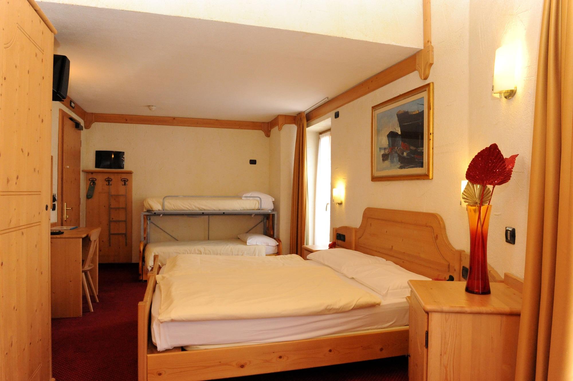 Hotel Helvetia Ливиньо Экстерьер фото