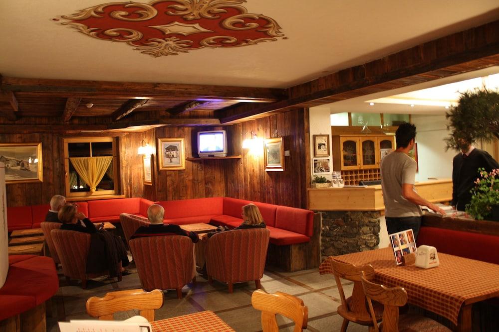 Hotel Helvetia Ливиньо Экстерьер фото
